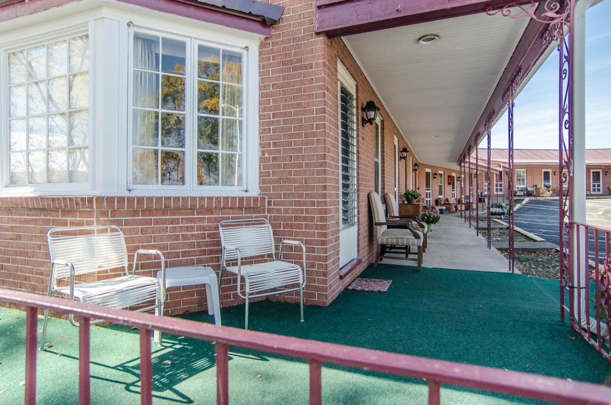 Hancock Motel Экстерьер фото