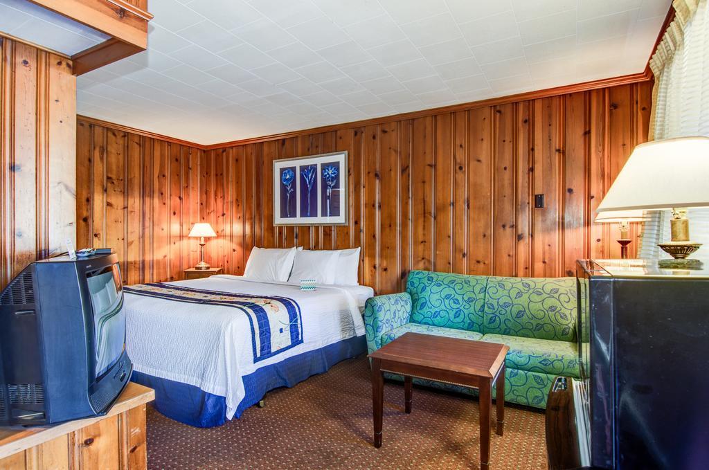 Hancock Motel Экстерьер фото