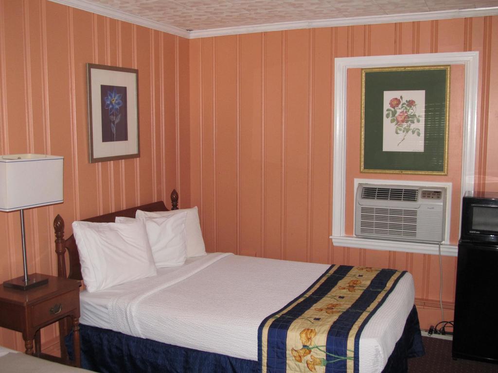 Hancock Motel Экстерьер фото