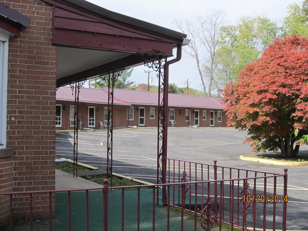 Hancock Motel Экстерьер фото