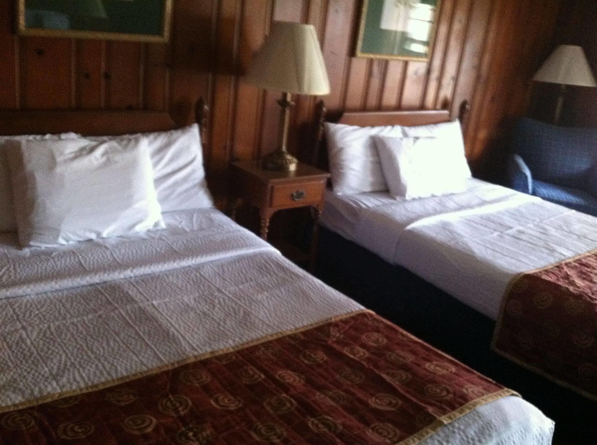 Hancock Motel Экстерьер фото